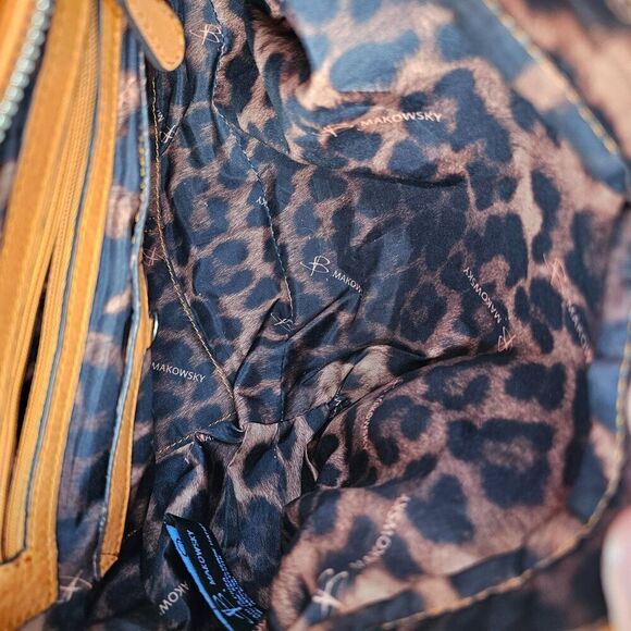 B. Makowsky Pumpkin Orange Color, Crossbody Bag Pre-owned - Picture 3 of 7